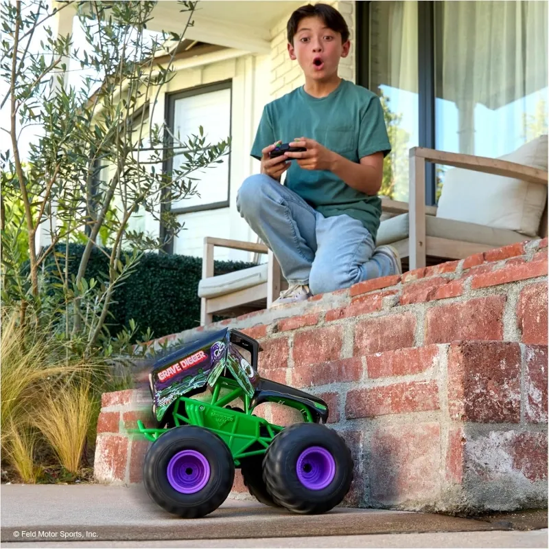 Monster Jam – RC Grave Digger - Image 5