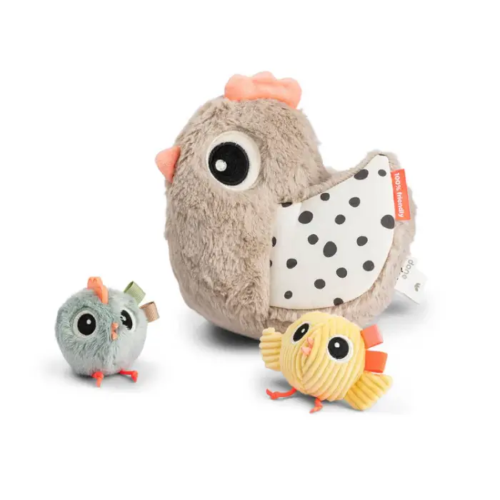Done By Deer – Peluches Esconde Esconde – Clucky Sand